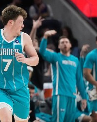 v站体育-NBA彩经：76人击退尼克斯 森林狼拿下勇士 湖人终结独行侠连胜