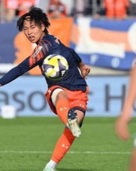 v站-日本U23队长市原吏音获阿尔克马尔报价|体育报知|亚洲杯|年轻球员身价|U23亚洲杯|荷甲球员转会_新浪体育_新浪新闻
