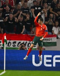 v站-国家队历史射手榜：C罗223场141球继续领跑，梅西194场114球第二