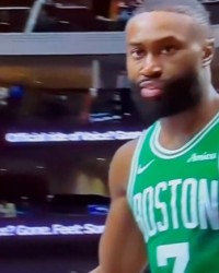 v站体育-杰伦·布朗→裁判：弗拉格一个新秀 他得到了10多次罚球